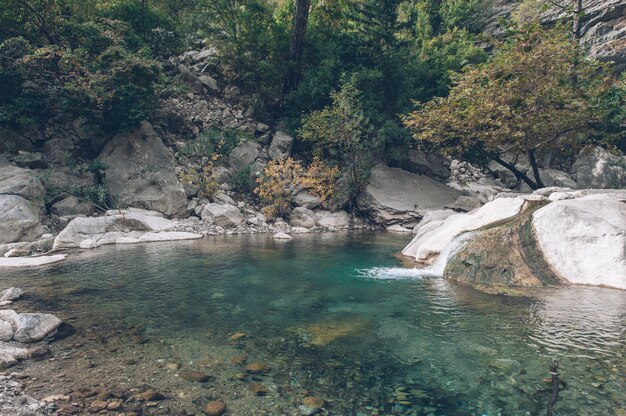 Fluxo de água da goynuk canyon na turquia