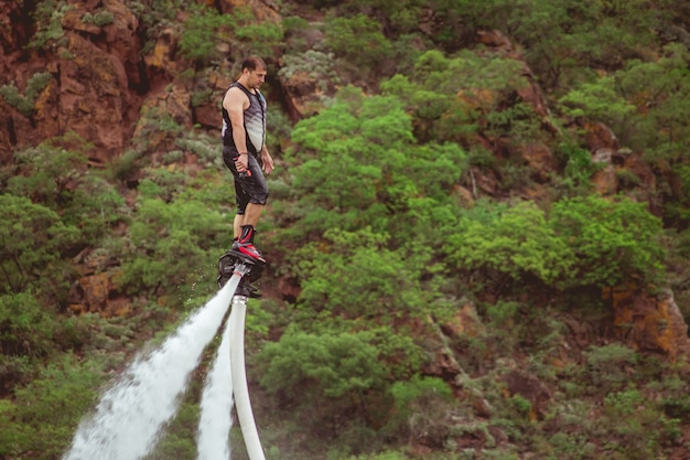 Foto flyboard no lago durante a festa