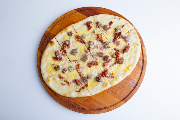 Focaccia italiana sobre una tabla de madera