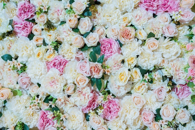 Foco seletivo de decoração de flores de casamento foco suave de flor branca