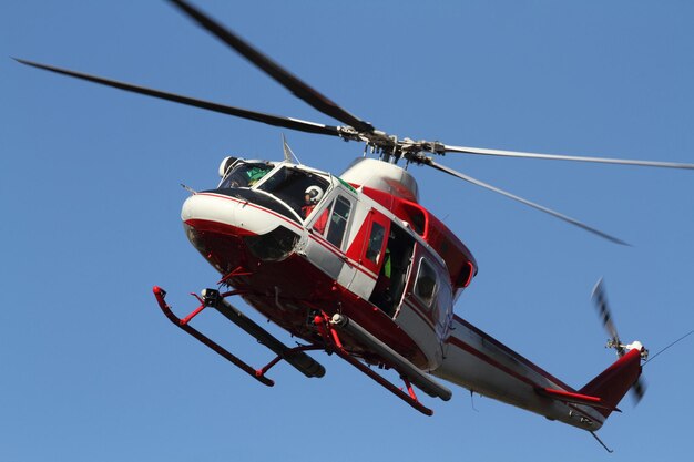 Foto foco veículo aeronave avião movimento borrado nenhum ser humano voando céu militar