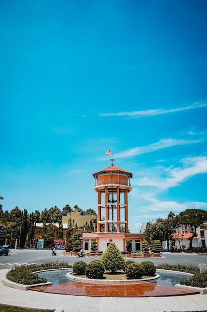 Focus Casa redonda con cielo azul claro y nublado este es un lugar histórico en la ciudad de Ba Ria