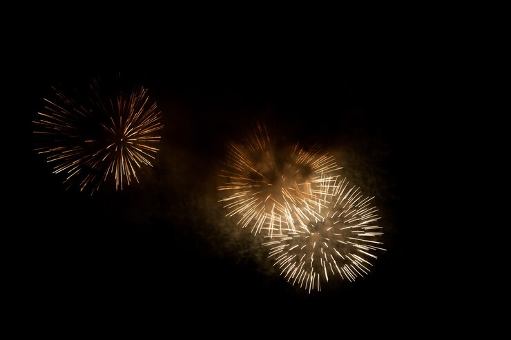 Foto fogo de artifício cor noite céu escuro