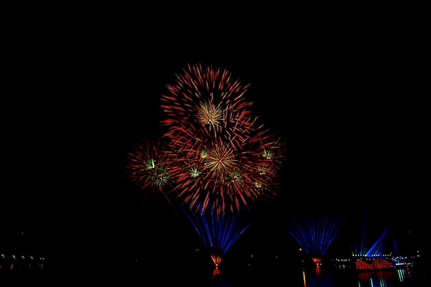 Fogo de artifício para celebração iluminação de fundo de arte