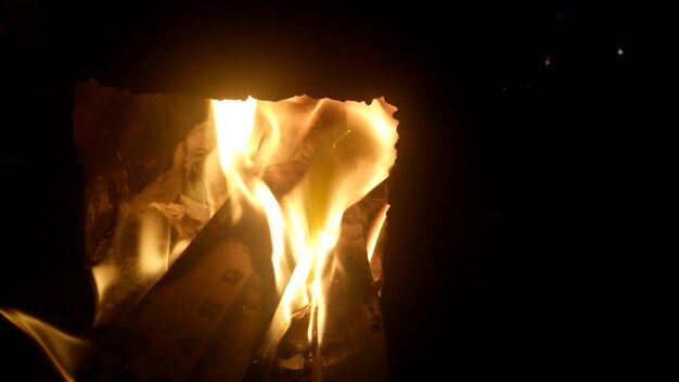 Foto fogo de fogueira à noite