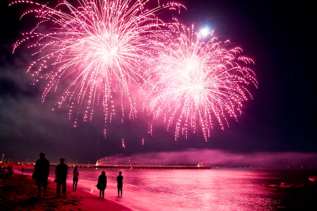 Fogos de artifício à beira-mar