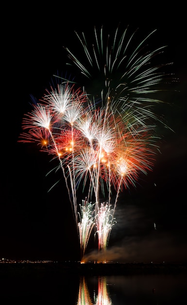 Fogos de artifício à noite