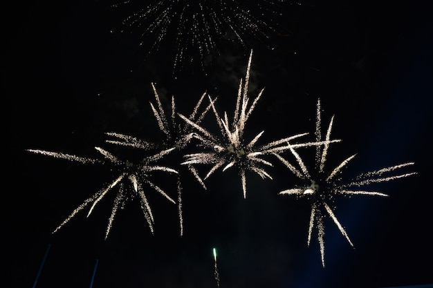 Fogos de artifício com fundo preto