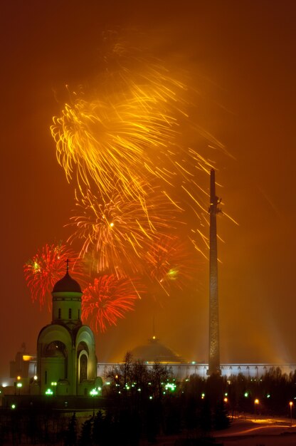 Fogos de artifício em Moscou no Victory Park.