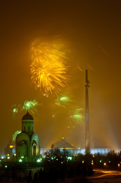 Fogos de artifício em Moscou no Victory Park.