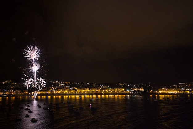 Fogos de artifício na praia