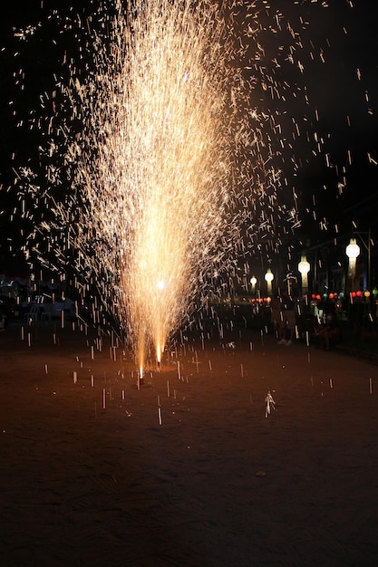 Foto fogos de artifício no festival loy krathong para comemorar