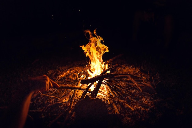 Fogueira à noite