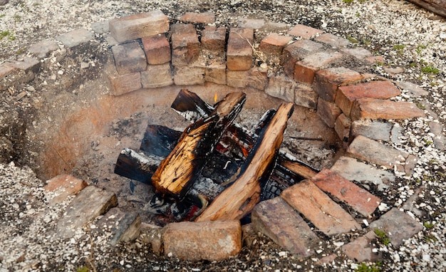 Fogueira de tijolos antigos