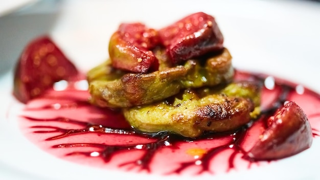 Foie gras a la plancha, un plato delicioso para cenar.