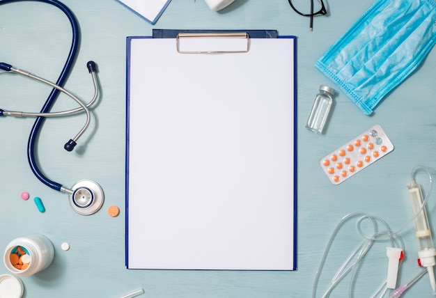 Foto folha em branco médica de papel branco para escrever prescrições