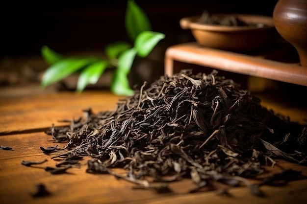 Folhas de chá secas macro closeup Folhas de chá secas em uma mesa de madeira Foco seletivo raso