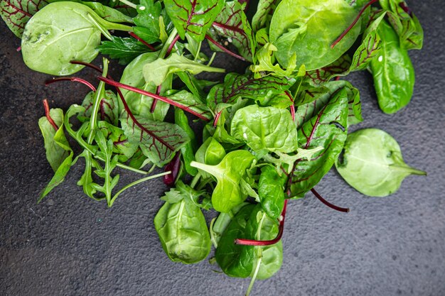 folhas verdes salada mix microverde lanche refeição saudável cópia espaço comida fundo vegetariano vegano