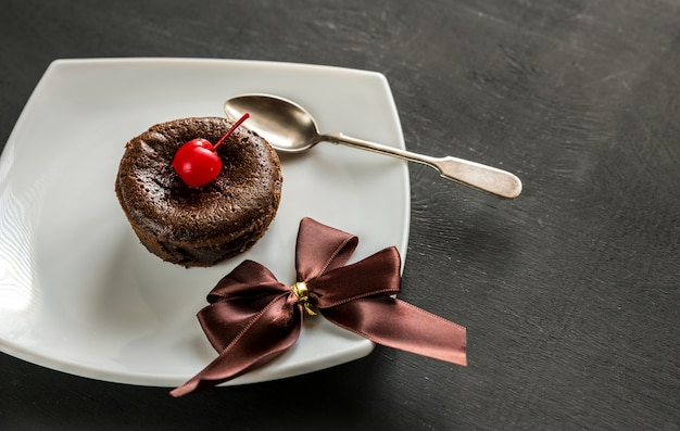 Fondant decorado con cóctel de cereza