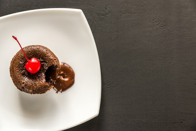 Fondant decorado com cereja de coquetel