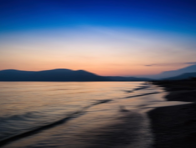 Fondo de abstracción de movimiento de playa de océano de olas de marea vívidas horizontales como telón de fondo