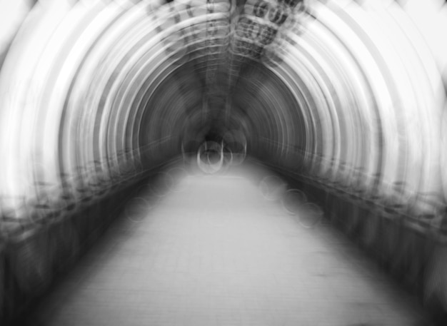 Fondo de abstracción de túnel de remolino blanco y negro