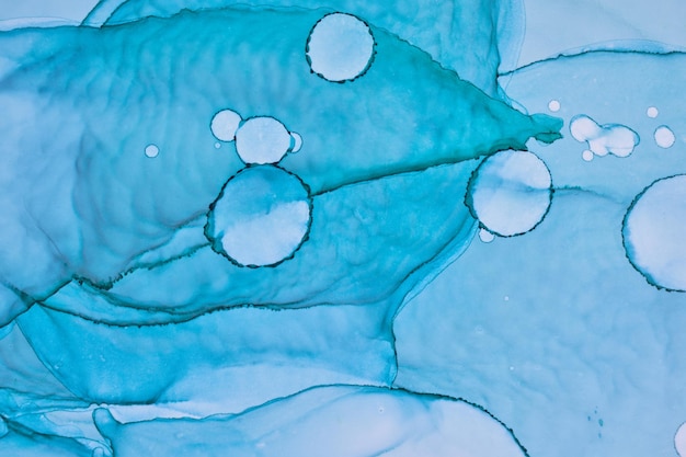 Fondo abstracto de la acuarela del cielo del mar del océano azul marino. Manchas y manchas de pintura índigo, ondas de agua, papel tapiz de arte líquido líquido de lujo