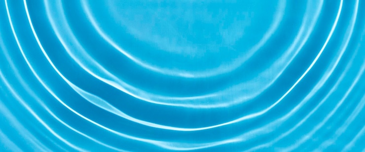 Foto fondo abstracto de agua azul bajo la luz del sol vista superior plana