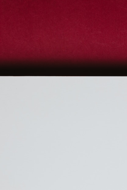 Foto fondo abstracto de la composición de la geometría del papel del color del vino blanco y rojo, sombras minimalistas, espacio de la copia. formas geométricas mínimas. concepto de fondo colorido