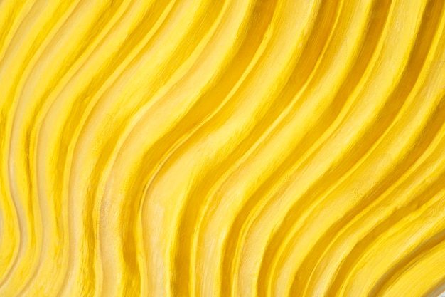 Fondo abstracto de la curva de oro decorada en la pared. Fondo amarillo
