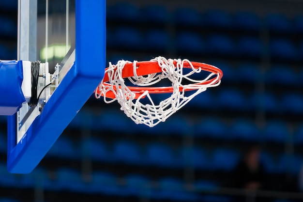 Fondo abstracto del deporte con el aro de baloncesto.