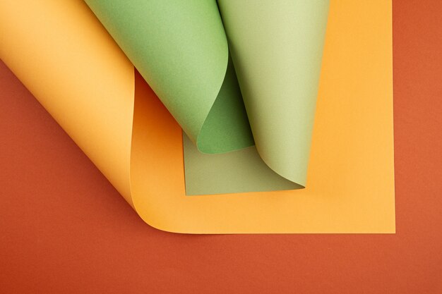 Fondo abstracto de hojas de papel con textura enrollada de diferentes tonos