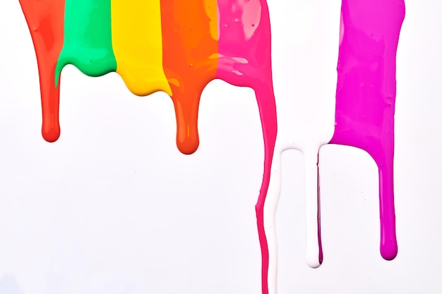 Fondo abstracto multicolor manchas y manchas de tinta acrílica de colores patrón papel tapiz arte fluido de impresión pintura de fondo creativa que fluye hacia abajo en papel blanco