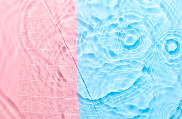 Fondo abstracto de superficie azul rosa agua Ondas y textura de ondulaciones de crema hidratante cosmética aqua con burbujas