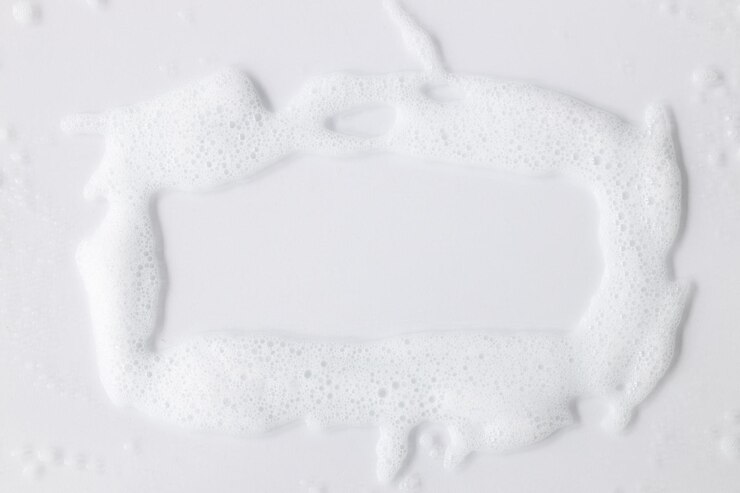 Fondo abstracto textura de espuma jabonosa blanca espuma de champú con burbujas