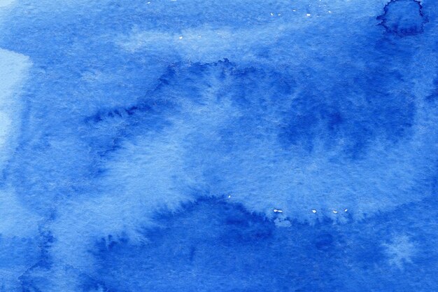 Fondo de acuarela abstracta azul sobre papel con textura. Fondo de acuarela hecho a mano