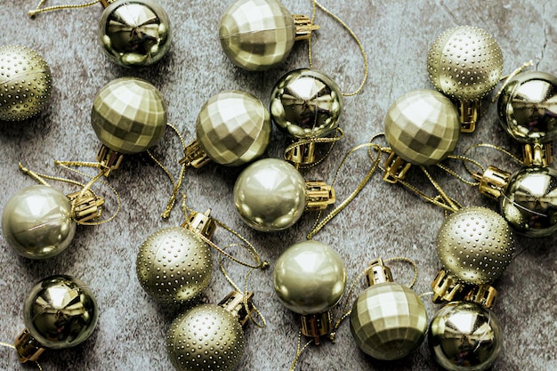 Fondo de adornos de decoración de árbol de navidad dorado