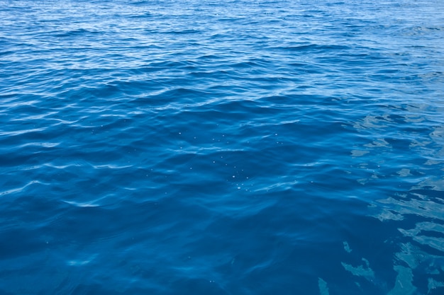 Fondo de agua de mar azul