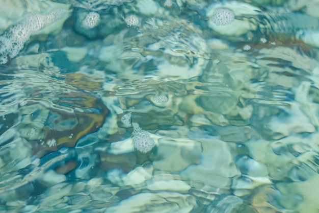 Fondo de agua y piedra. Se puede usar como textura