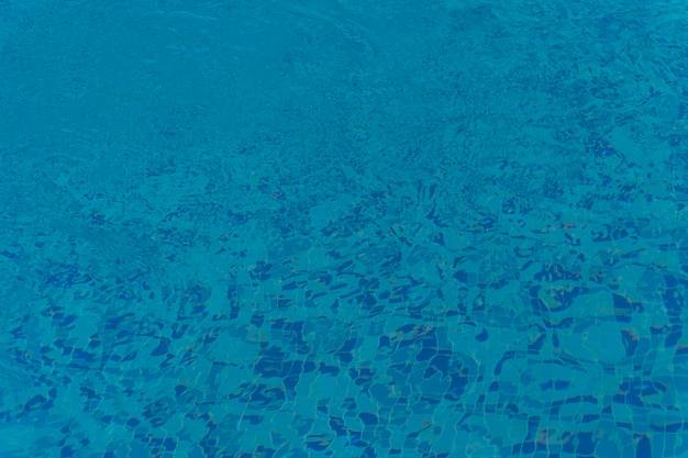 Foto fondo de agua de la piscina