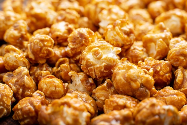 Fondo de alimentos sin gluten de copos de palomitas dulces caramelizados