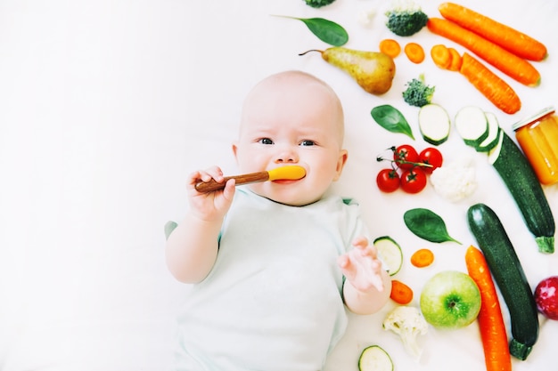 Fondo de alimentos de nutrición infantil saludable Primera alimentación sólida del bebé