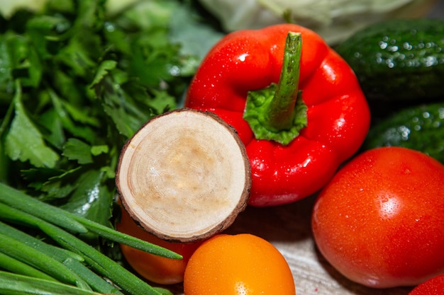 Fondo de alimentos con variedad de verduras orgánicas frescas. foto de alta calidad