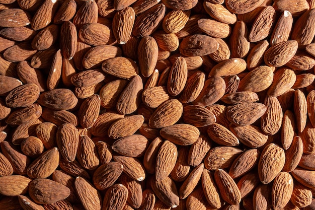 Fondo de almendras esparcidas de nueces de almendras