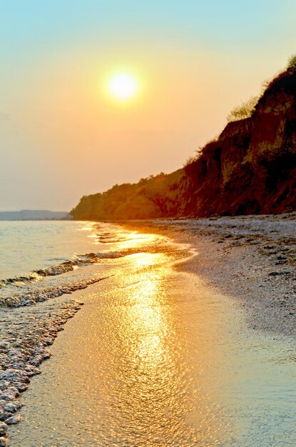 Fondo de amanecer de mar Puesta de sol sobre el mar Hermosa puesta de sol en el océano