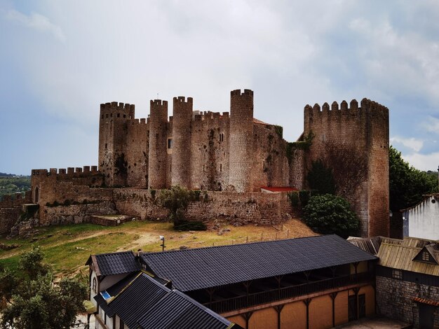 El fondo del antiguo castillo misterioso en Obidos