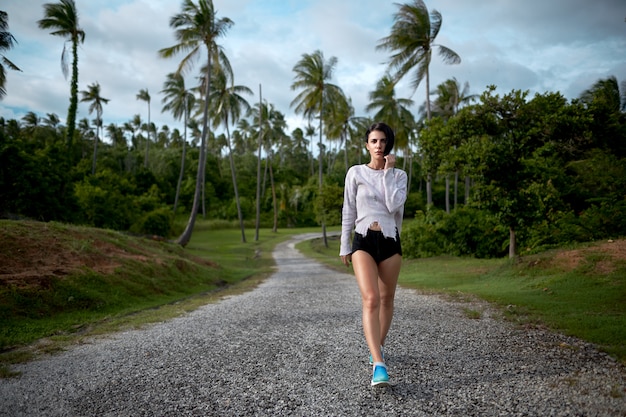 Fondo de árbol de coco de retrato para correr