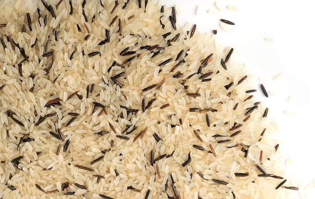 Fondo de arroz salvaje negro crudo