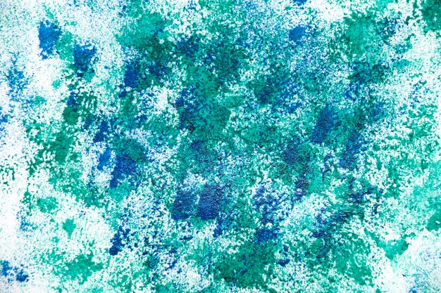 Fondo azul abstracto con pintura verde fondo blanco.