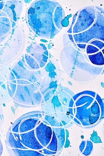 Fondo azul abstracto Tinta acuarela collage de arte multicolor Manchas borrones y pinceladas de pintura acrílica sobre papel blanco